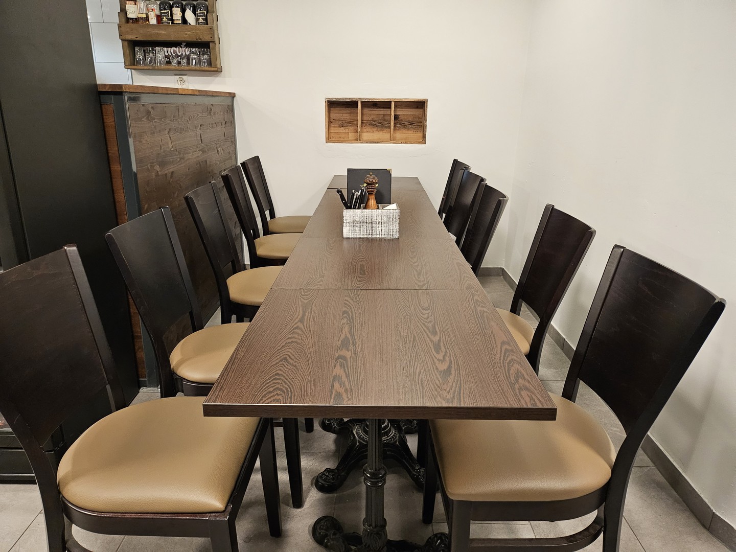 Rucola – grosser Tisch